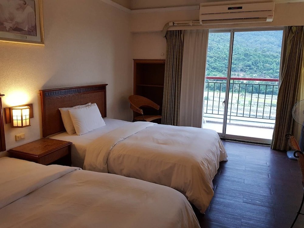 Confort quadruple chambre avec balcon Huya Hotel