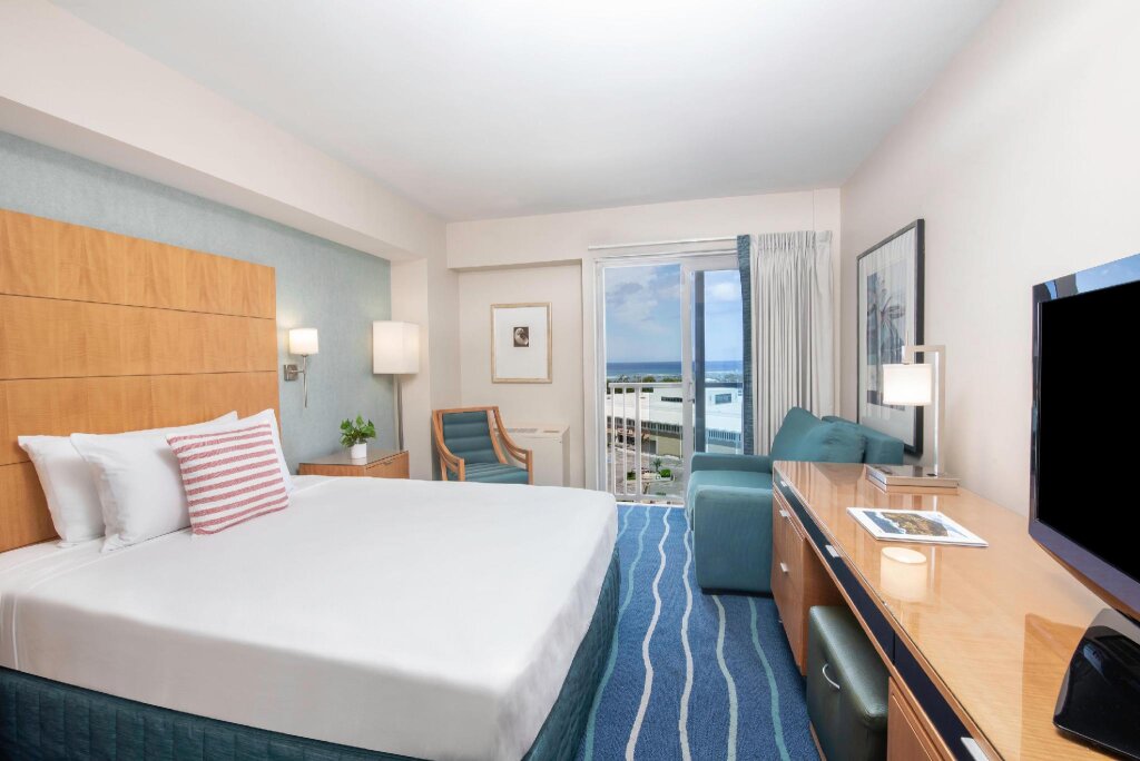 Номер Standard с частичным видом на океан Ala Moana Hotel - Resort Fee Included