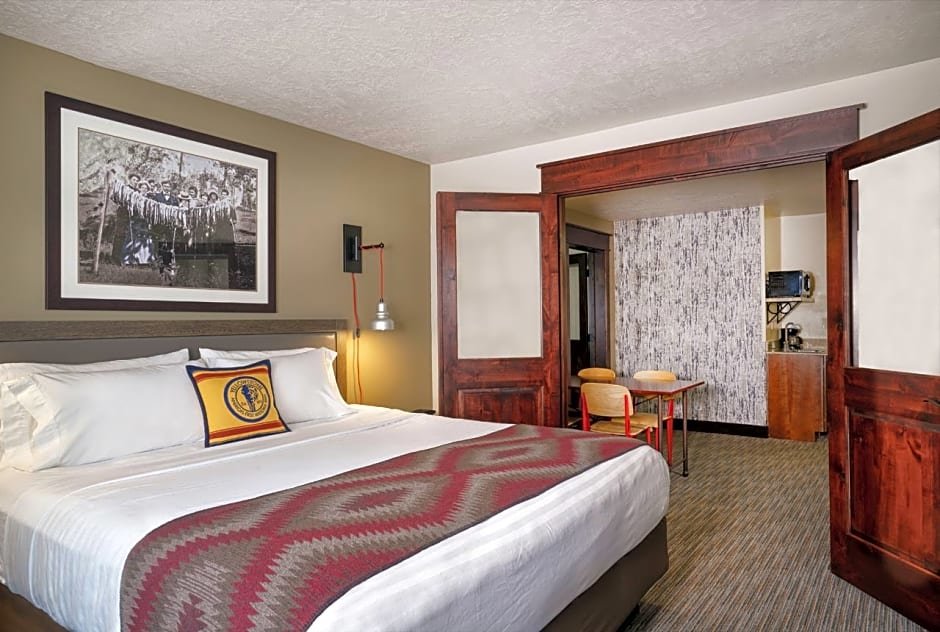 Luxury Suite Yellowstone Park Hotel
