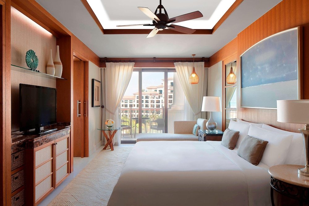 Двухместный гостевой номер Superior с балконом и с видом на сад The St. Regis Saadiyat Island Resort, Abu Dhabi