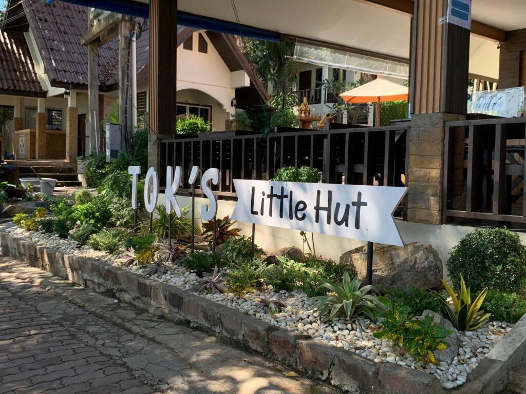 Отель Toks Little Hut 4* (13 отзыва) в Ко Самет, Самет. Забронировать номер  в Toks Little Hut 4* недорого - цены 2024 года, фото и отзывы. Оплата  картами МИР. Кэшбэк за бронирование.