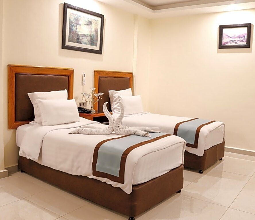 Standard Doppel Zimmer Raed Hotel Suites