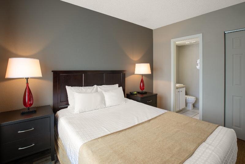 Habitación Estándar con balcón Enclave Hotel & Suites Orlando, a staySky Hotel & Resort