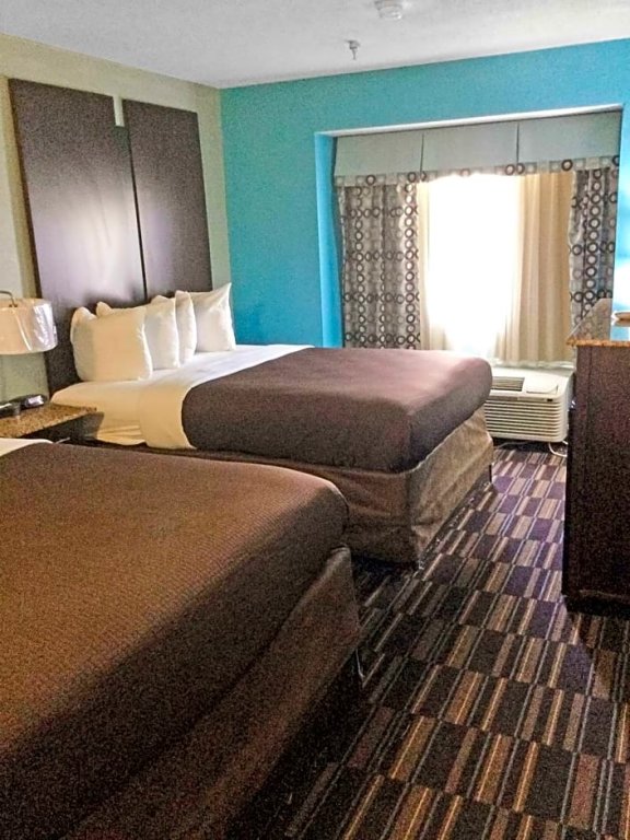 Suite cuádruple 1 dormitorio SureStay Plus Hotel by Best Western Elizabeth City