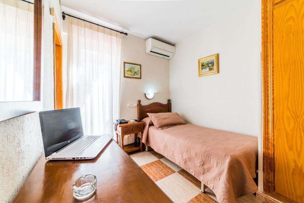 Standard Single room with balcony Hotel Sevilla