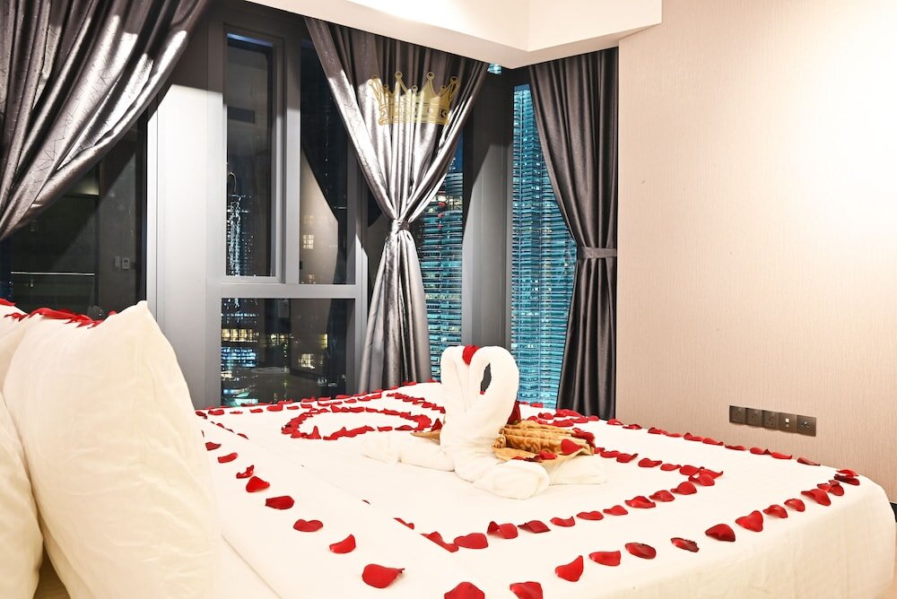 Standard rooms: king bed, triple or quadruple | Crowne Plaza