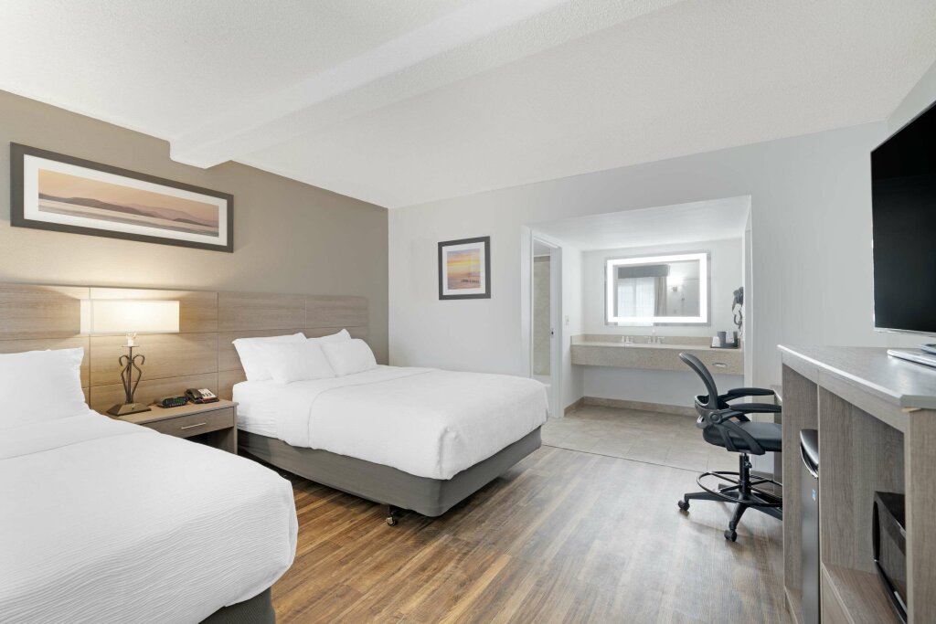 Standard Quadruple room Quality Inn Idaho Falls