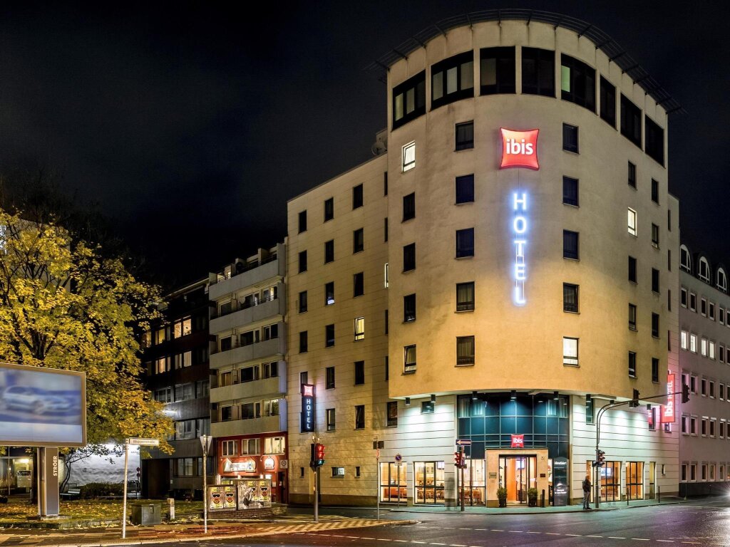 Кровать в общем номере B&B HOTEL Wuppertal-City