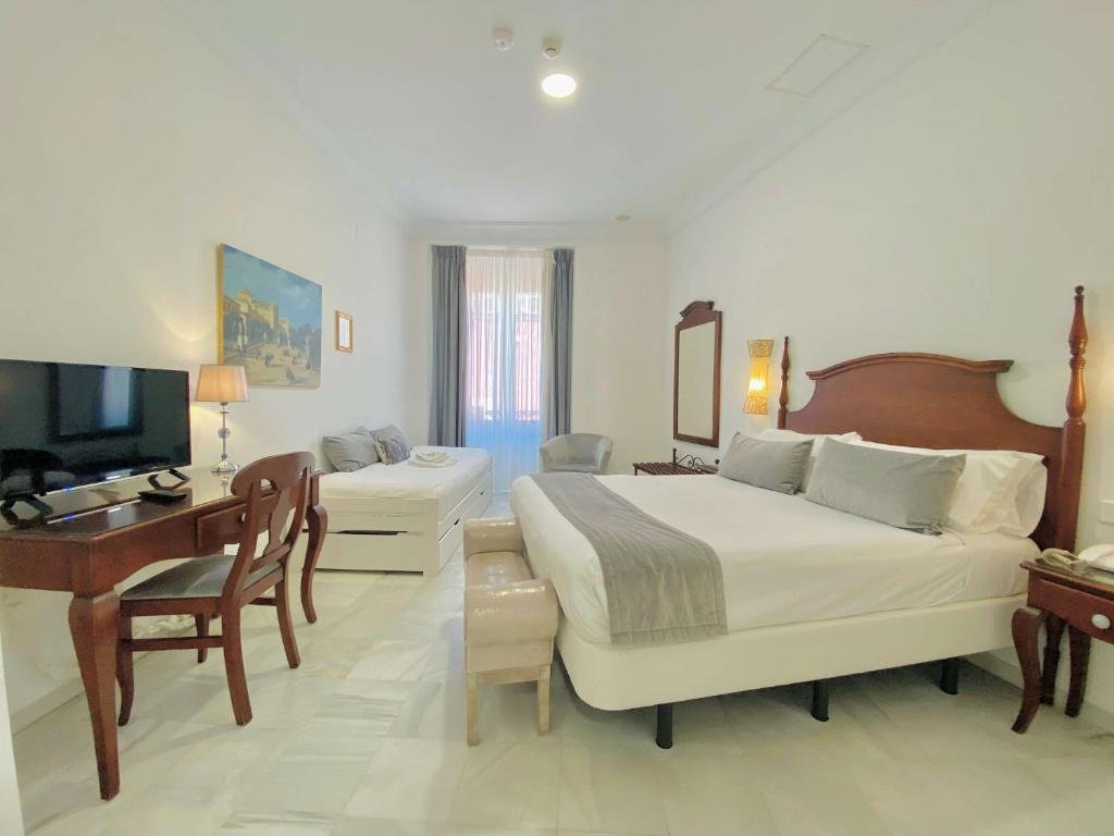 Standard triple chambre avec balcon Hotel Las Cortes De Cádiz