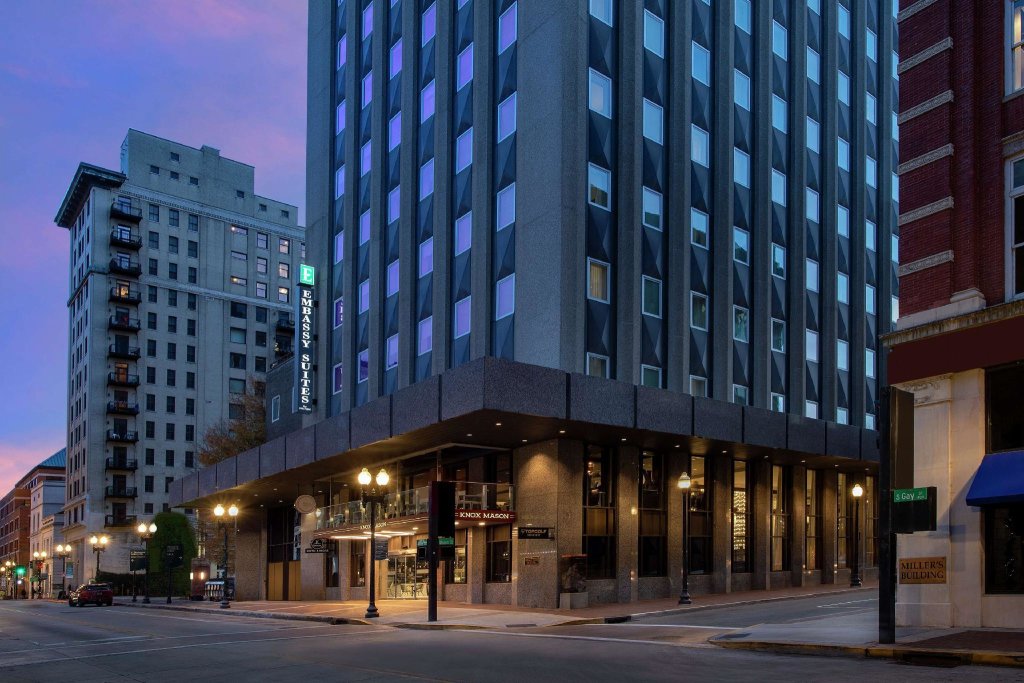 Люкс Embassy Suites By Hilton Knoxville Downtown