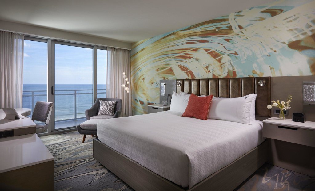 Номер Standard с балконом и с красивым видом из окна Hard Rock Hotel Daytona Beach