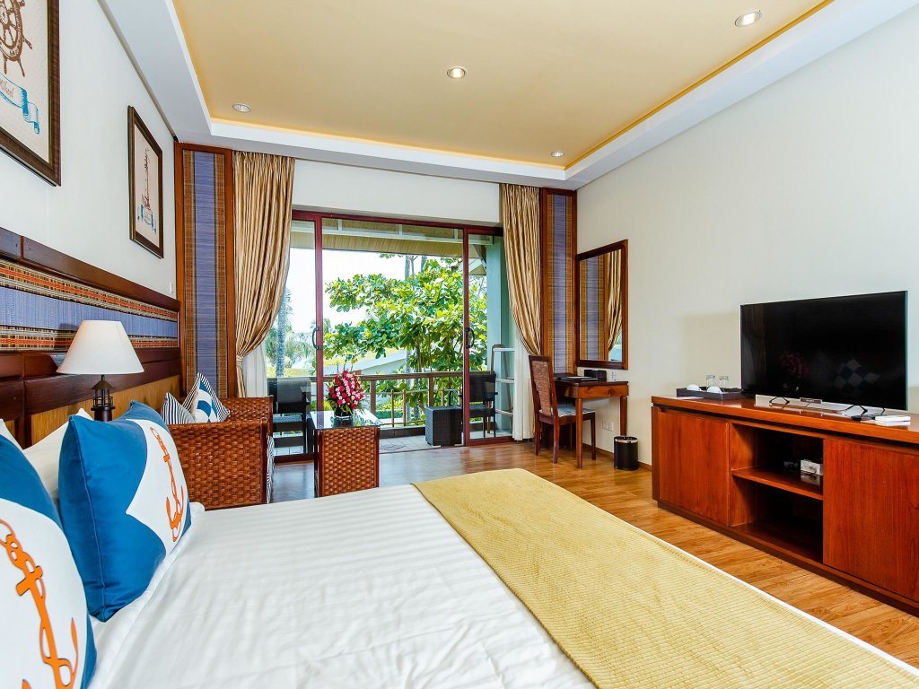 Двухместный номер Deluxe с балконом Ngwe Saung Yacht Club & Resort