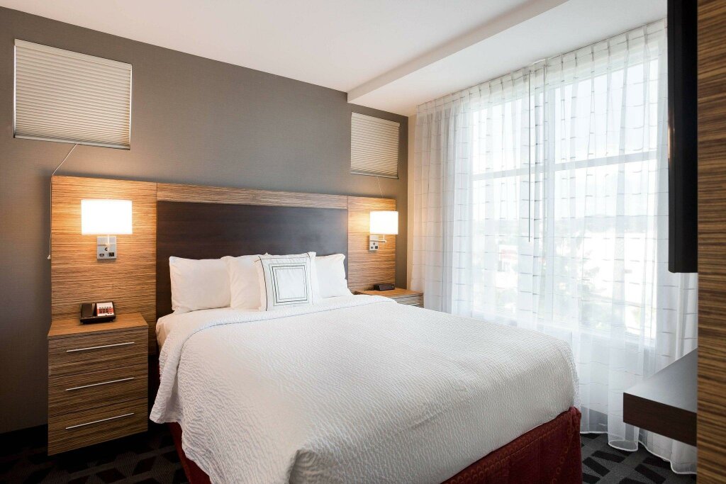 Suite 2 Schlafzimmer mit Balkon TownePlace Suites by Marriott San Mateo Foster City