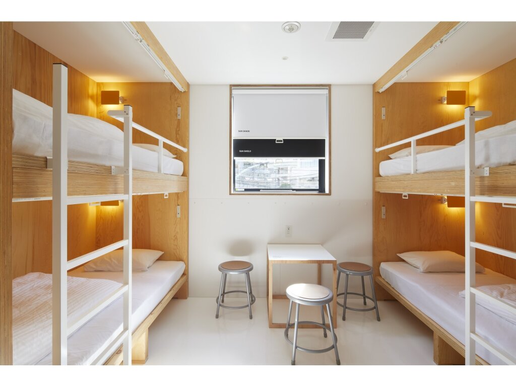 Кровать в общем номере Mustard Hotel Shibuya