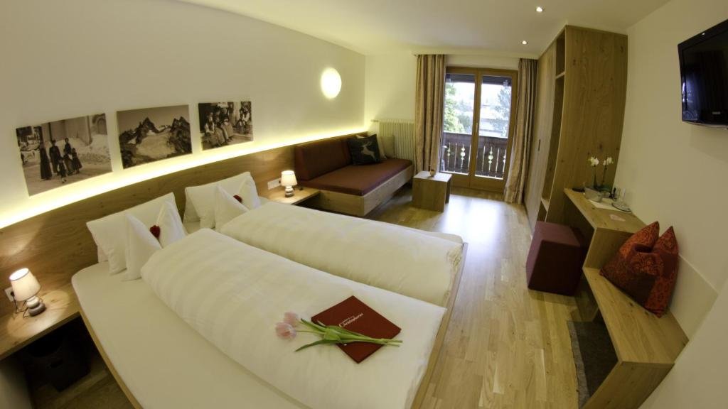 Standard Double room with balcony Pension Christophorus Hotel Garni