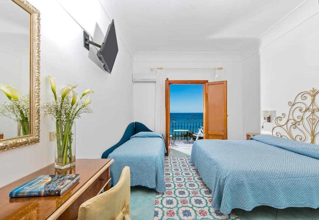 Standard Triple room with sea view Hotel Pupetto