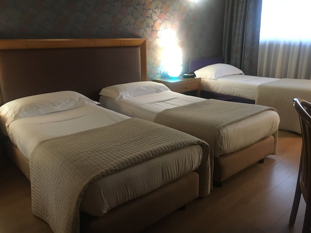 Dreier Zimmer Hotel Motel Visconteo