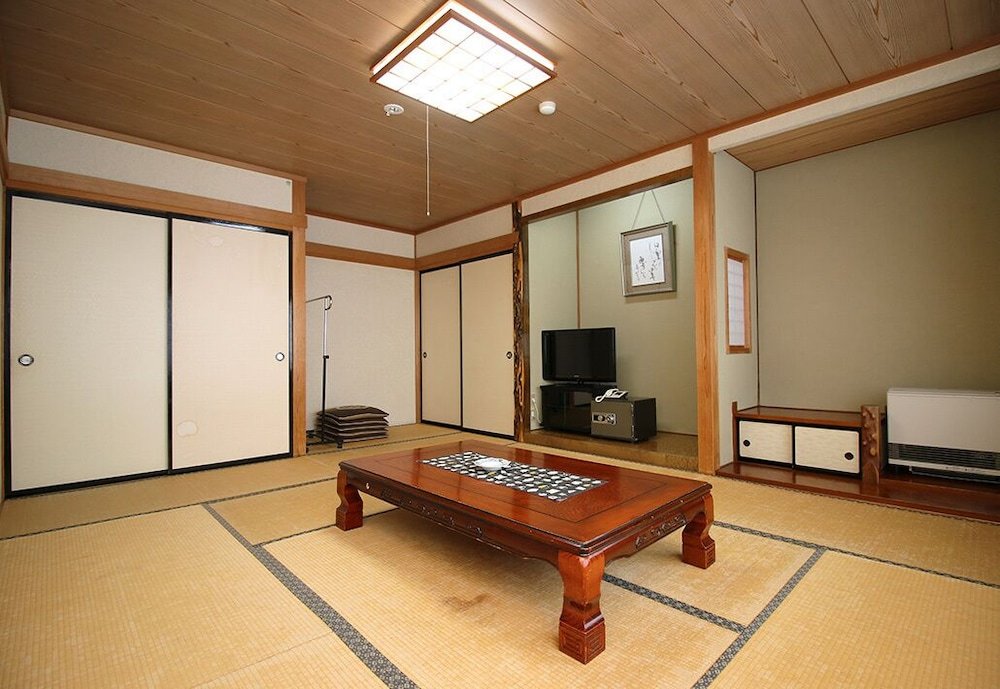Cama en dormitorio compartido Minshuku Genroku