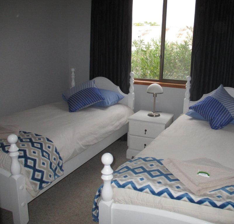 Standard Familie Zimmer 3 Zimmer mit Balkon und mit Seeblick Harbour Lights Holiday Units