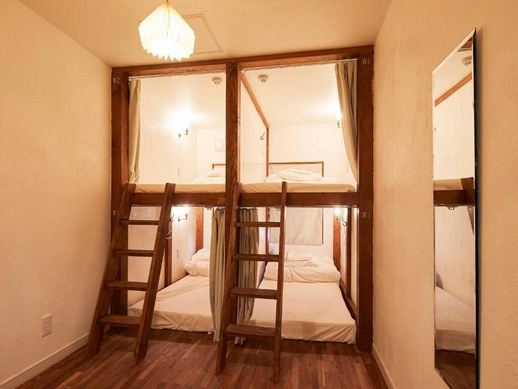 Кровать в общем номере (женский номер) haku hostel