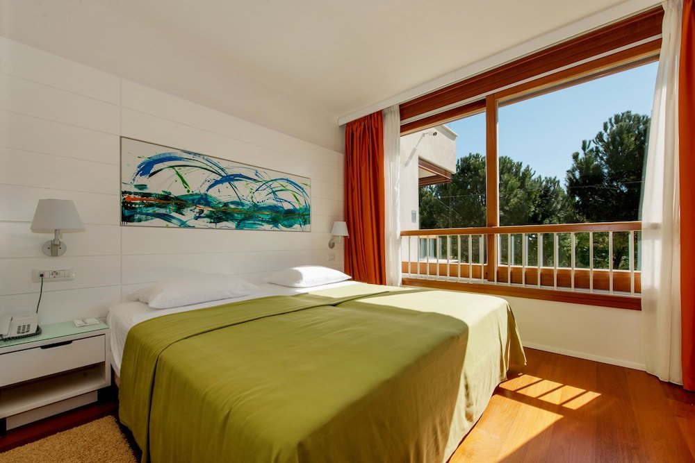 Люкс Premium с балконом Maistra Select All Suite Island Hotel Istra