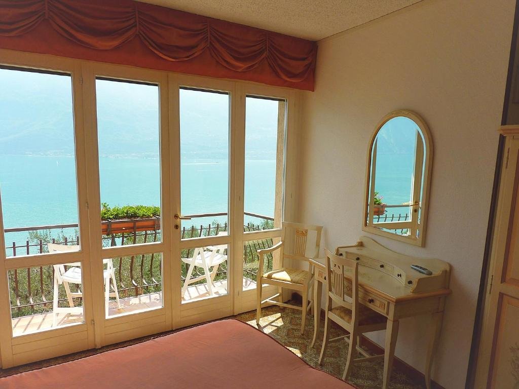 Двухместный номер Standard с балконом и с видом на озеро Hotel Villa Margherita
