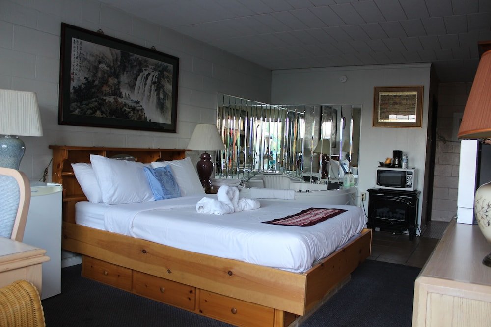 Двухместный люкс с балконом Ritz Inn Niagara