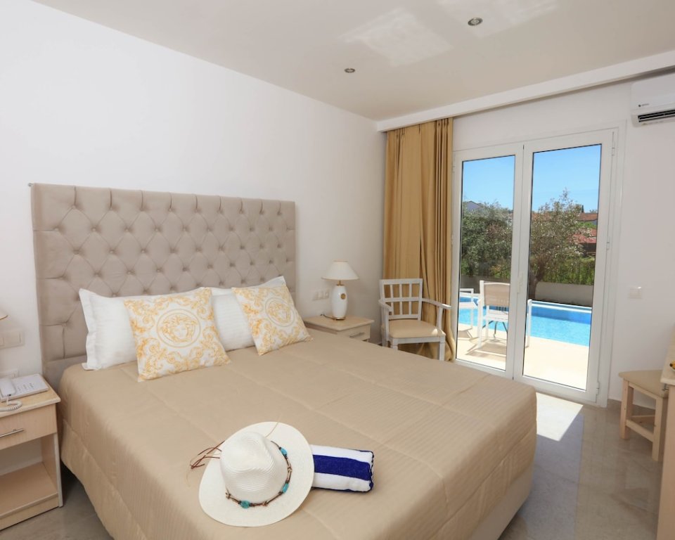 Superior Zimmer Cavomarina Beach-Adults Only