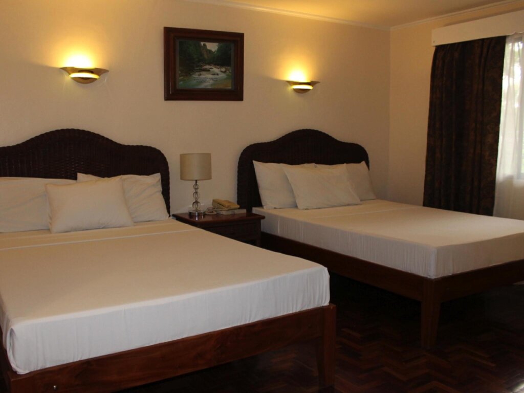 Четырёхместный номер Standard Vacation Hotel Cebu