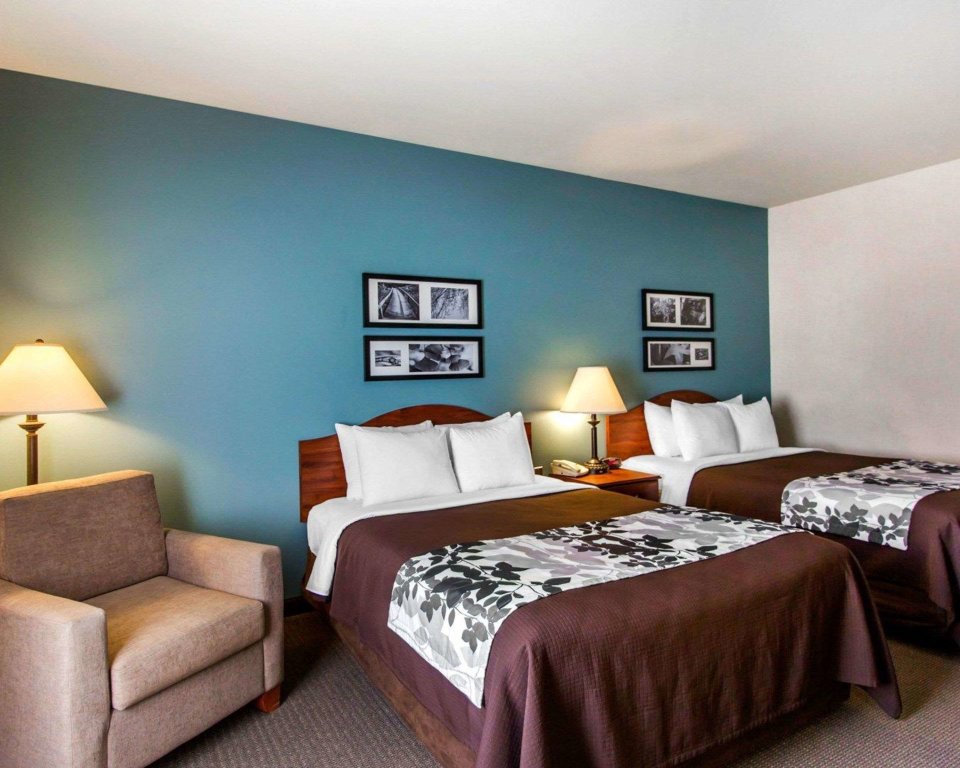 Четырёхместный номер Standard Sleep Inn & Suites Evansville