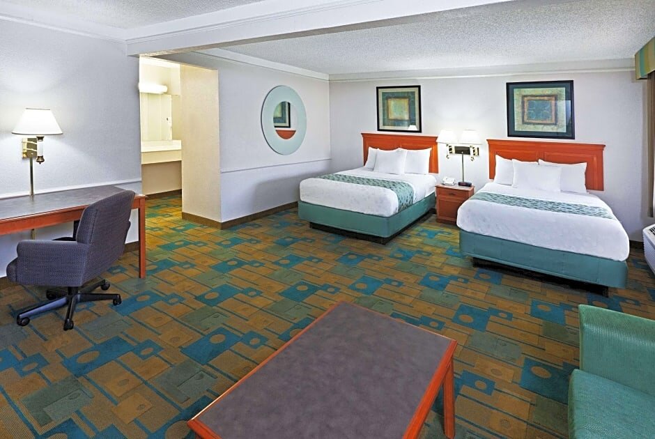 Executive Vierer Zimmer mit Poolblick La Quinta Inn by Wyndham Austin Oltorf