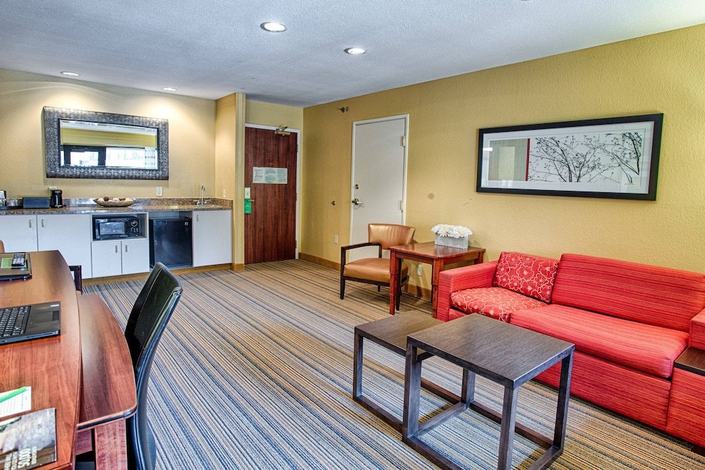 Suite Courtyard by Marriott Fargo Moorhead, MN