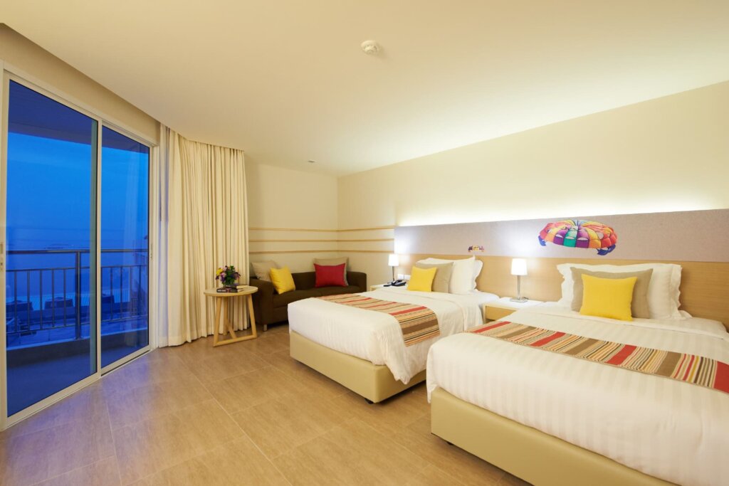 Pattaya sea view hotel 4. Отель Sea view Pattaya. Superior Sea view Rooms в Паттайе. Sea Guardian view Паттайя.