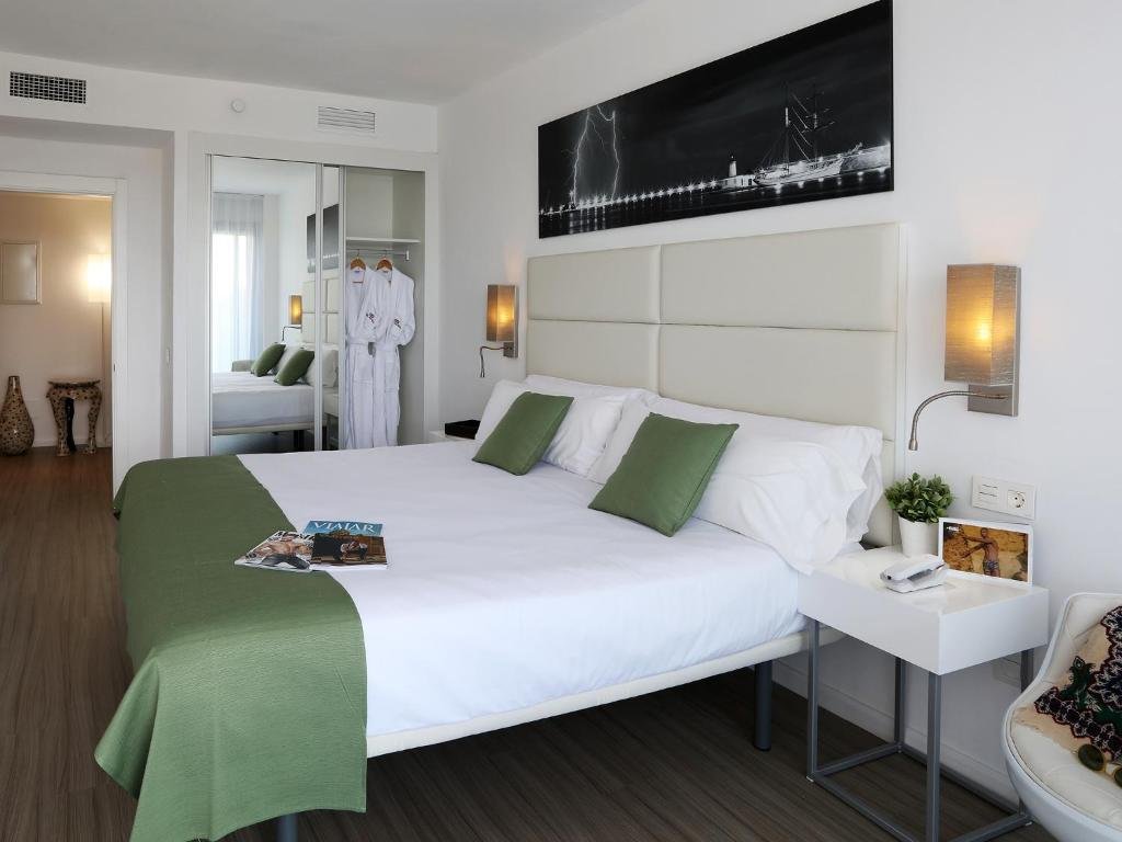 Axel Suite Apartment c 1 комнатой Отель AxelBeach Ibiza Spa & Beach Club