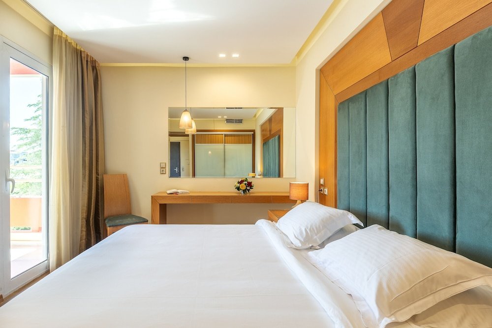 1 Bedroom Deluxe room with balcony and with view Oasis Hotel Apartments