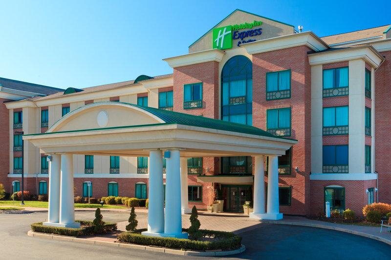 Двухместный люкс Holiday Inn Express Hotel & Suites Warwick-Providence , an IHG Hotel