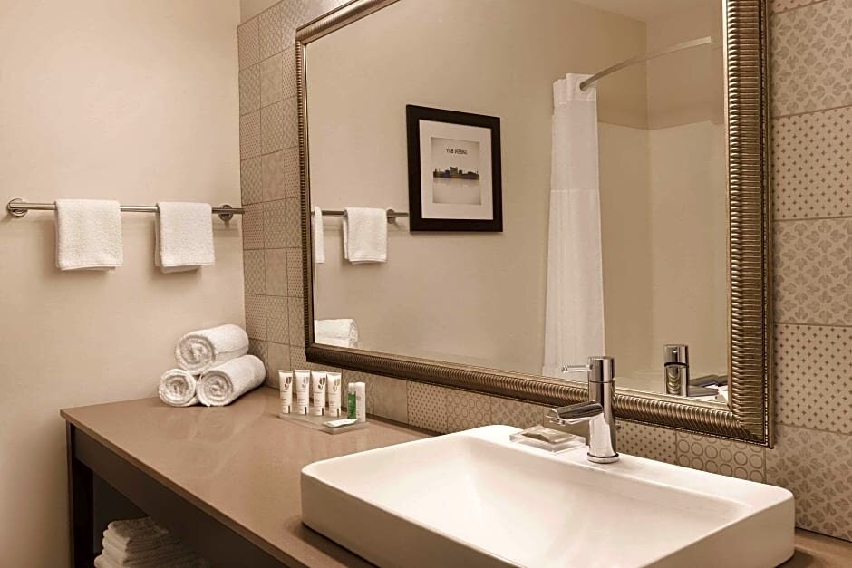 Quadruple Suite Country Inn & Suites by Radisson, Green Bay North, WI