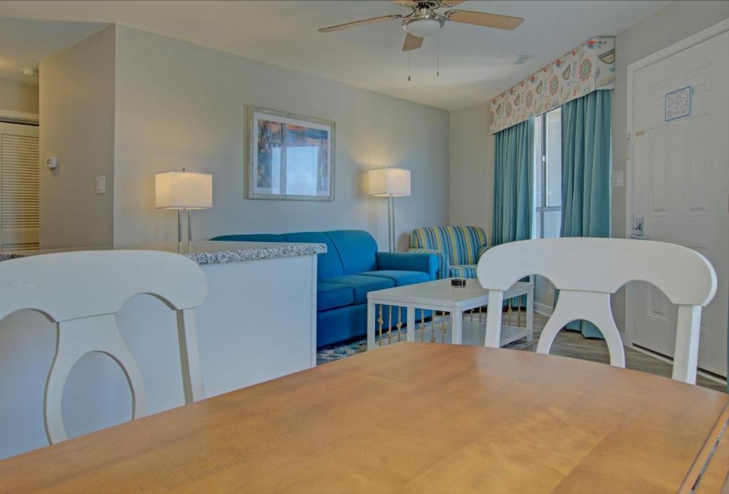 Двухместный люкс c 1 комнатой Atlantic Beach Resort, a Ramada by Wyndham
