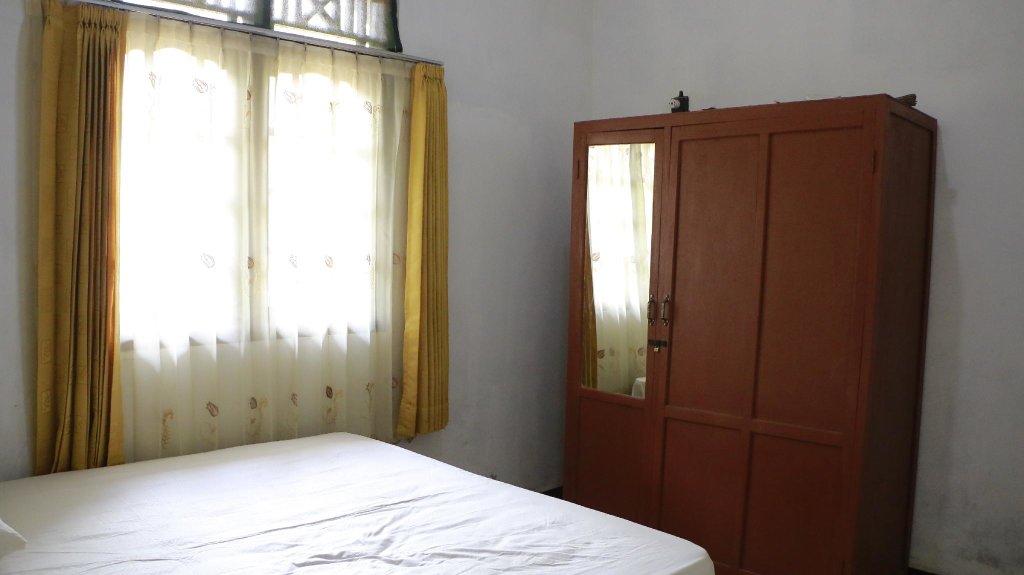Cama en dormitorio compartido Sutriyanto Homestay