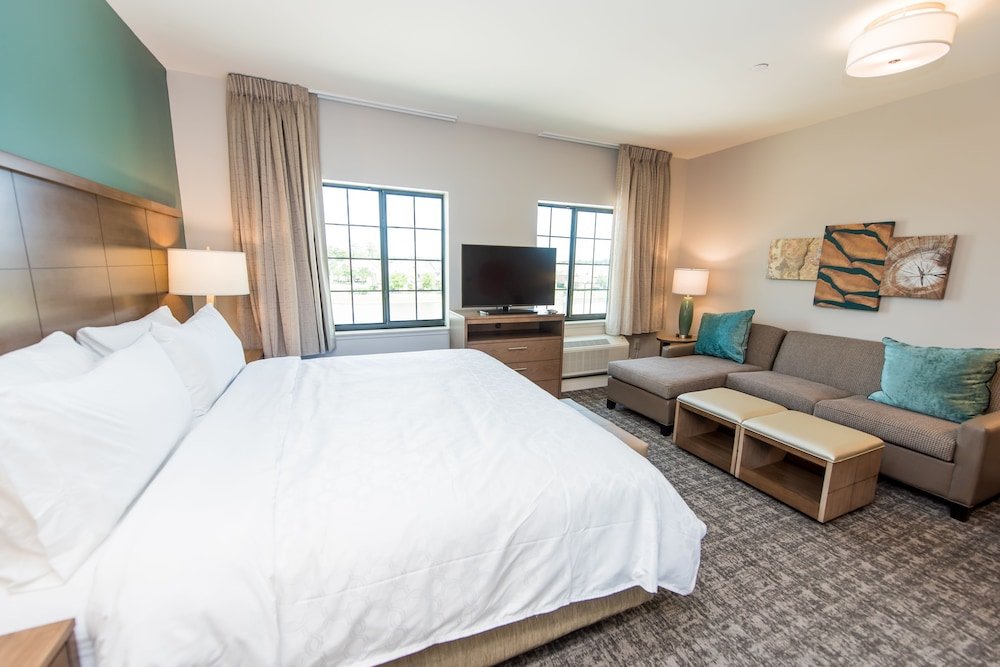Номер Standard c 1 комнатой Staybridge Suites Houston - Humble Beltway 8 E, an IHG Hotel