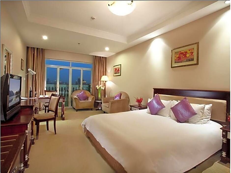 Номер Executive Golden River-view Hotel Shanghai