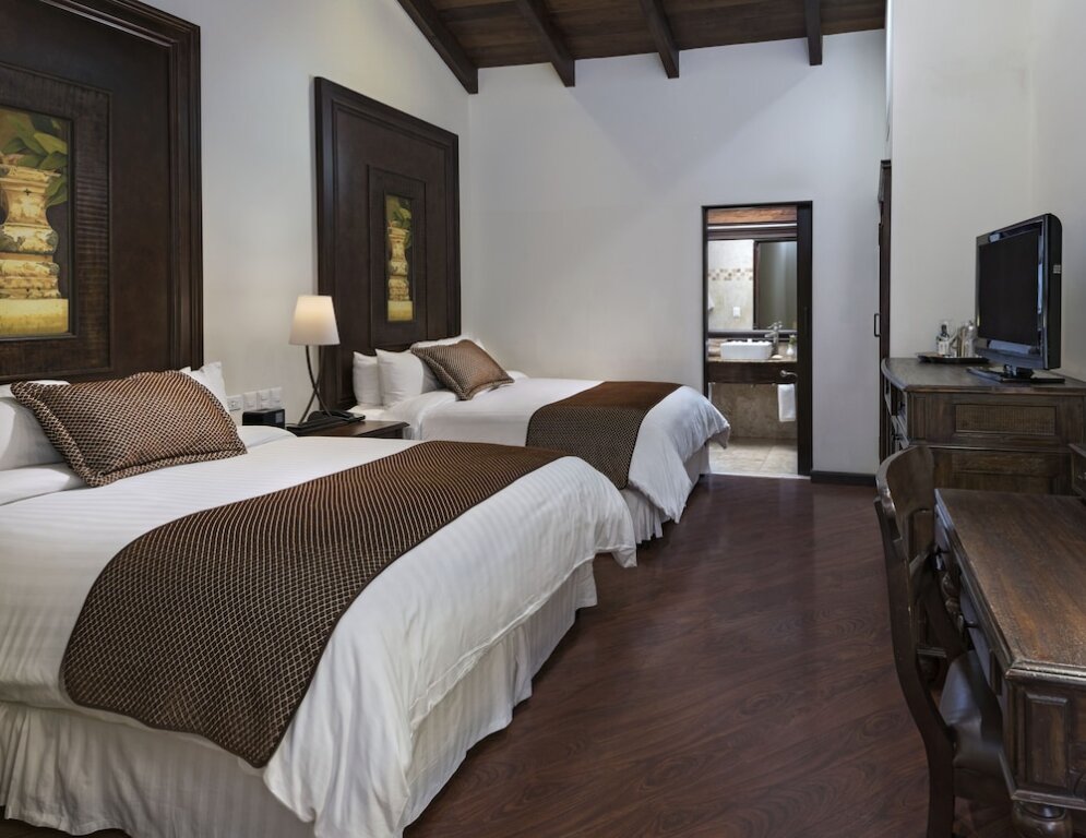 Четырёхместный номер Deluxe Hotel Camino Real Antigua