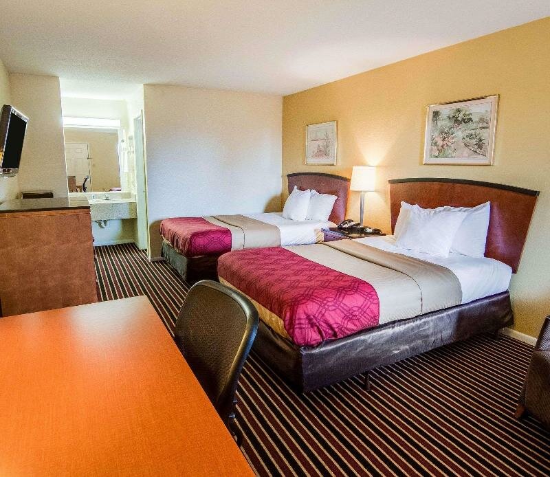 Standard Double room Rodeway Inn & Suites Highway 290 Northwest