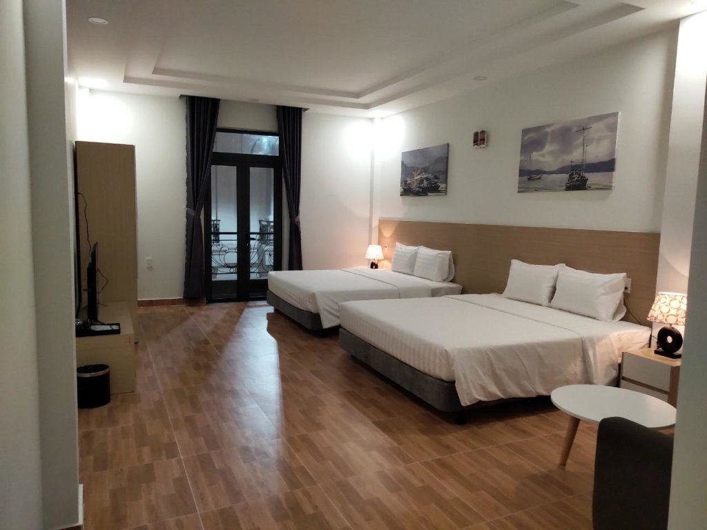 Standard quadruple chambre avec balcon HOTEL 986