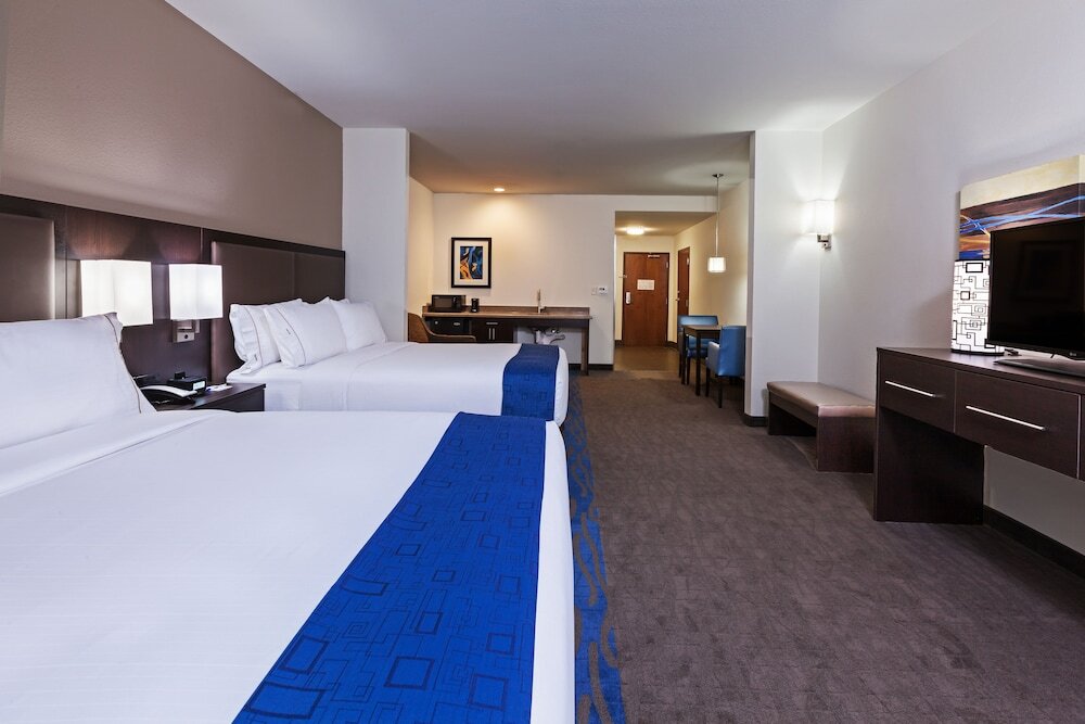 Четырёхместный люкс Holiday Inn Express & Suites Glenpool, an IHG Hotel
