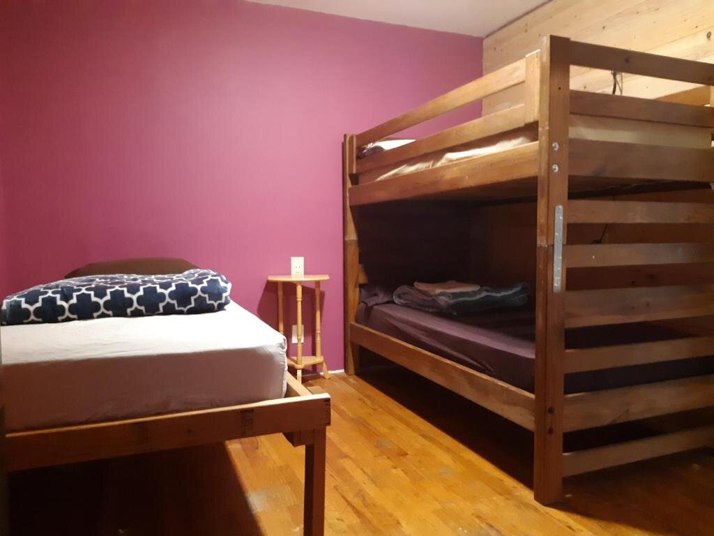Кровать в общем номере (женский номер) OC House