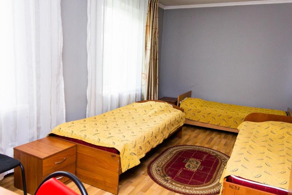 Кровать в общем номере Отель Тахар