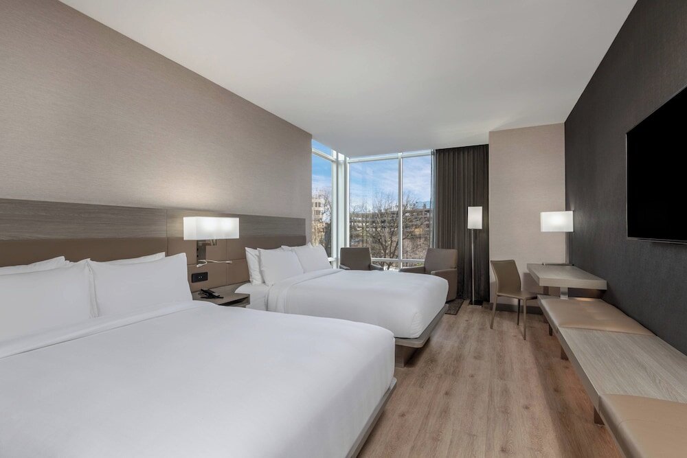 Четырёхместный номер Standard AC Hotel by Marriott Atlanta Midtown