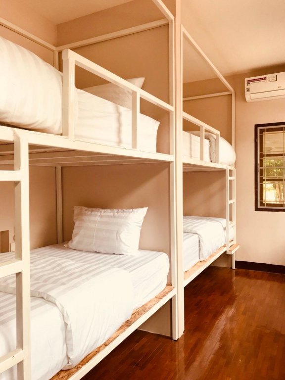 Кровать в общем номере Insight Hostel
