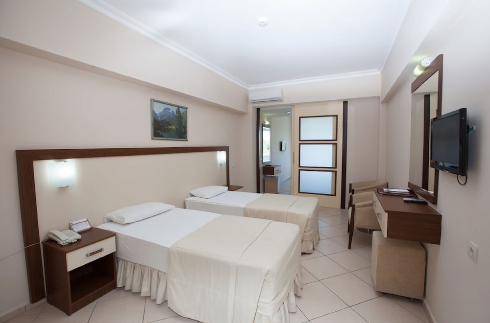 Standard Familie Zimmer mit Balkon und mit eingeschränktem Meerblick Batihan Beach Resort & Spa